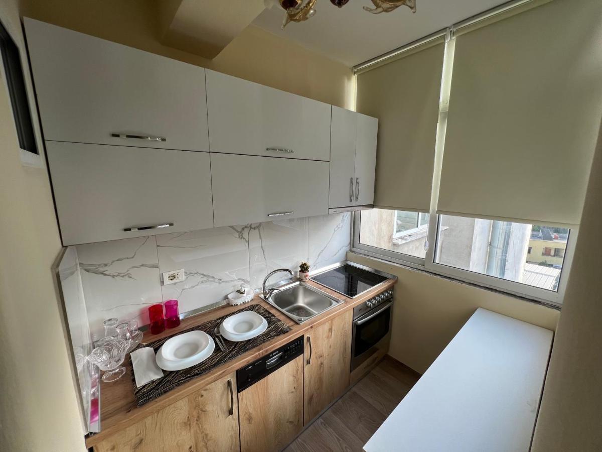 Apartamento Evis House Tirana Exterior foto