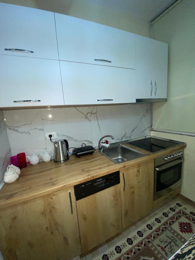 Apartamento Evis House Tirana Exterior foto