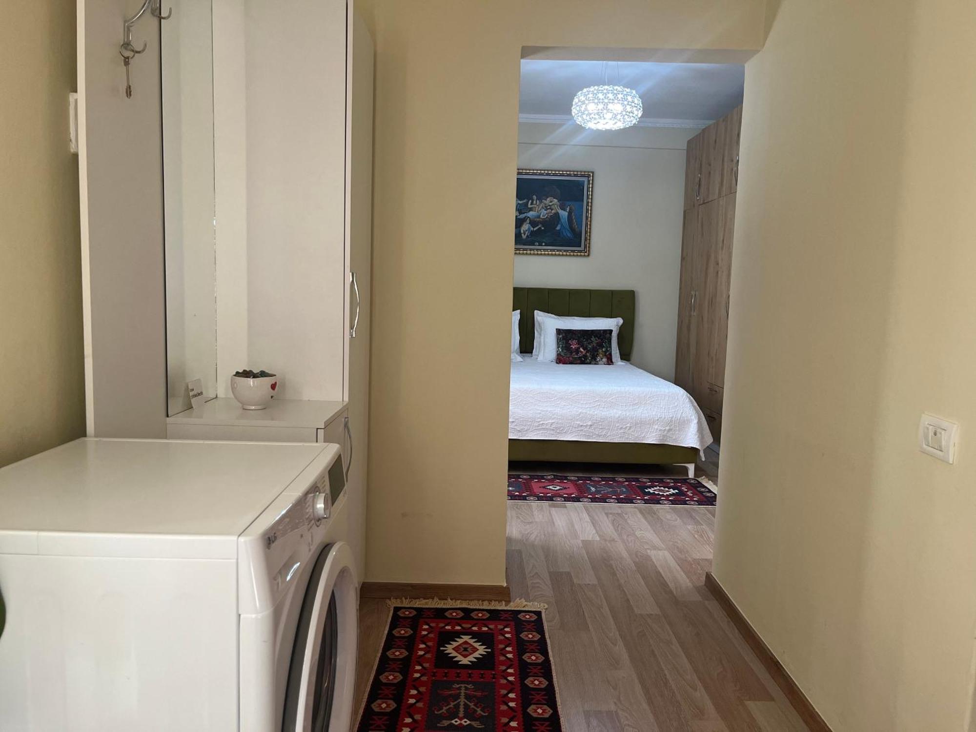 Apartamento Evis House Tirana Exterior foto