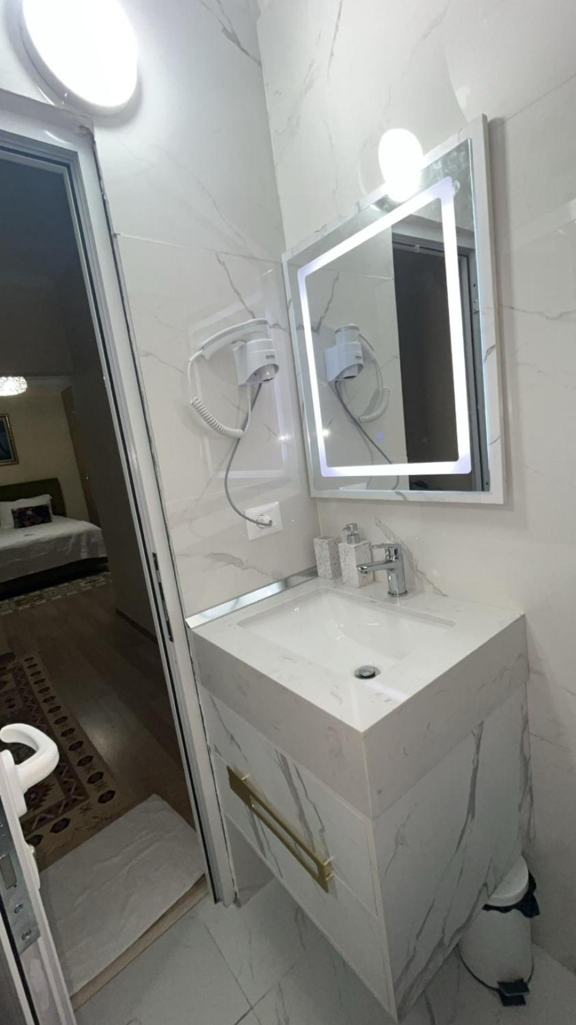 Apartamento Evis House Tirana Exterior foto
