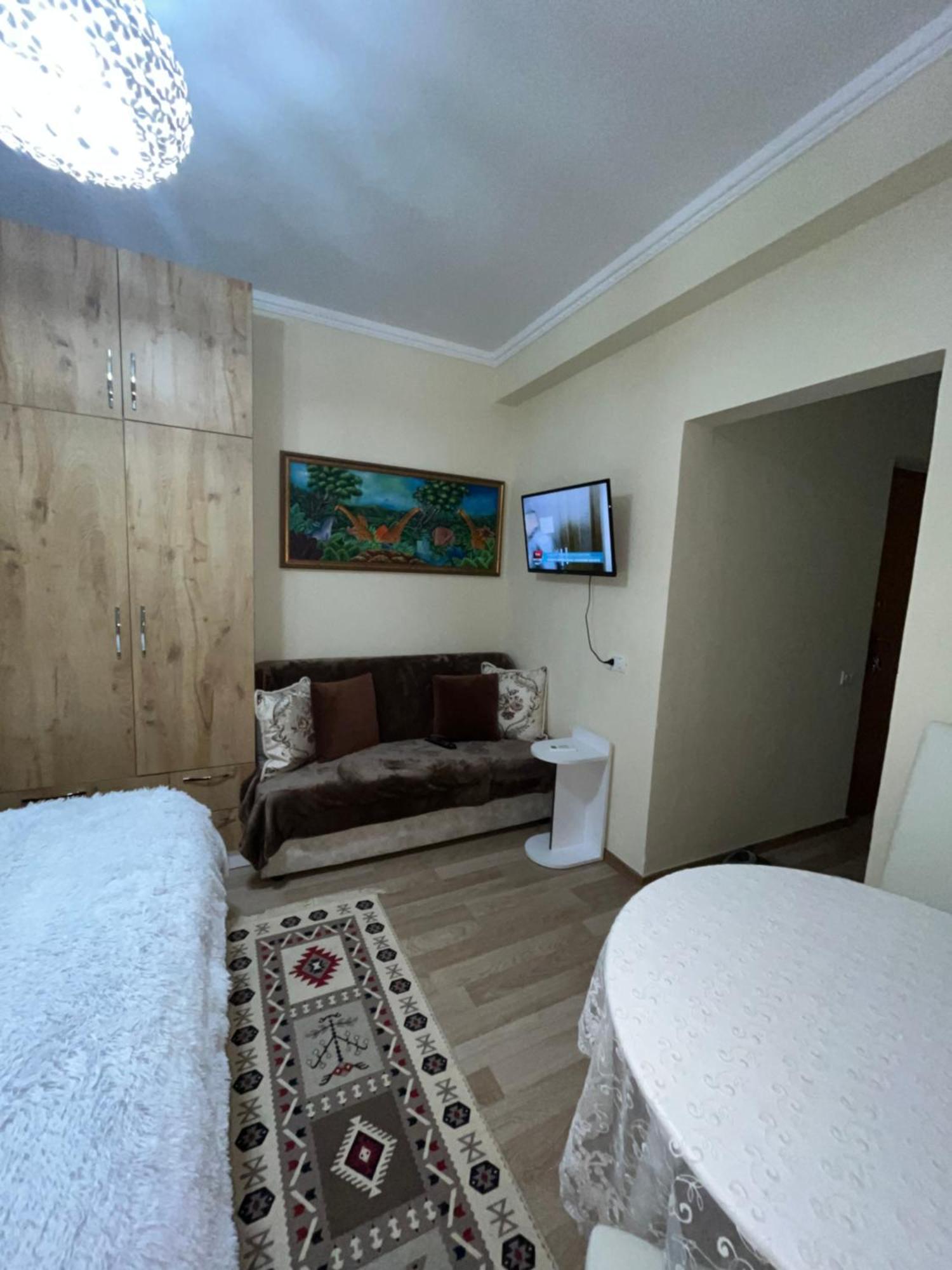 Apartamento Evis House Tirana Exterior foto